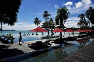 Phuket hunkers down in tourist-free Thailand.jpg