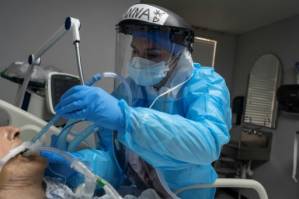 US hospitals again under pressure with Covid on the rise.jpg