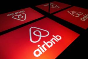 Airbnb to increase IPO price.jpg