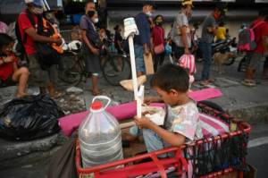 Record hunger in the Philippines as Covid restrictions bite.jpg