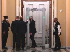 Fines for US lawmakers who refuse to walk through metal detectors.jpg