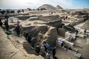 Egypt unveils treasures found at ancient site.jpg