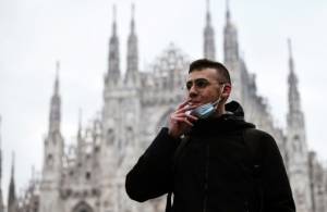 Choked-up Milan takes smoking ban outside.jpg