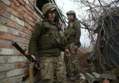 Biden urges Putin to ease Ukraine tensions.jpg