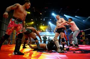 China gets to grips with pro wrestling.jpg