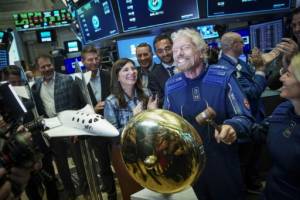 Richard Branson plans space trip ahead of rival Bezos.jpg
