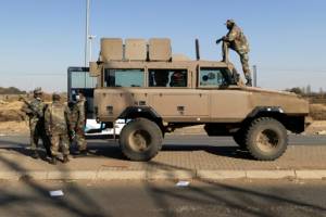 South Africa calls up army reserves in bid to crush looting.jpg South Africa calls up army reserves in bid to crush looting.jpg