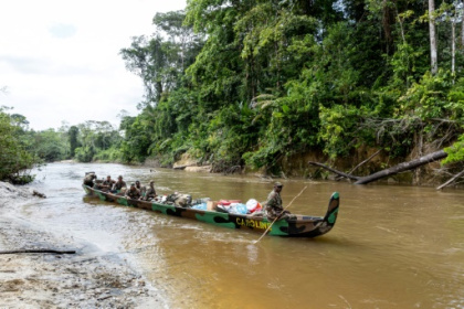 Guyane  soldats et gendarmes contre garimpeiros, au coeur de la forêt.jpg