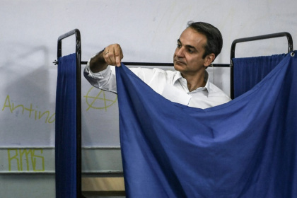 la droite de Mitsotakis triomphe et promet de.jpg