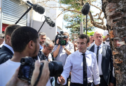 Macron achève son voyage agité à la Réunion après des annonces d'aides à l'emploi.jpg