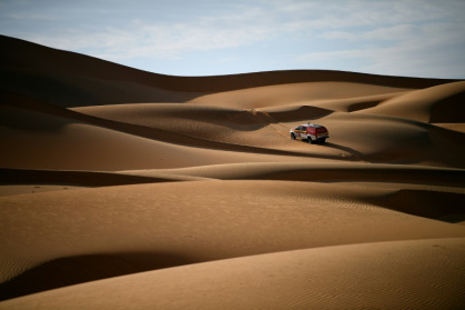 Dans le désert d'Arabie, avec les traceurs du Dakar.jpg