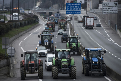 En colère contre les prix bas, les agriculteurs veulent bloquer Paris.jpg