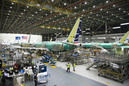Boeing se résout à suspendre la production du 737 MAX, interdit de vol.jpg