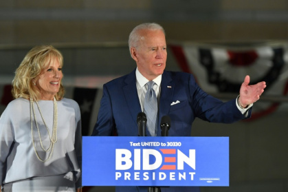 Biden creuse l'écart et tend la main à Sanders.jpg