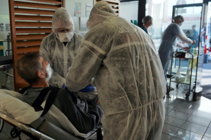 3.500 morts en France, des malades évacués pour soulager les régions saturées.jpg