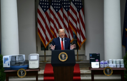 Le Covid-19 au coeur de la Maison Blanche, Trump minimise.jpg