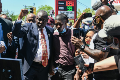 la mort de Floyd requalifiée.jpg