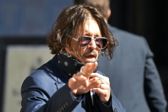 Dépeint comme un mari violent, Johnny Depp au tribunal contre le Sun.jpg
