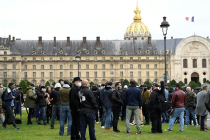 les patrons de bars manifestent à Paris.jpg