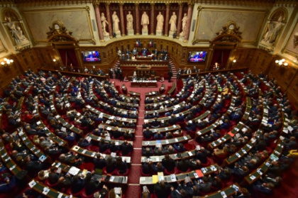 après des débats houleux, l'Assemblée vote l'allongement du délai légal.jpg