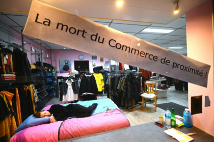 Le gouvernement ferme les rayons.jpg