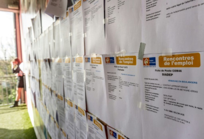 Des chefs d'entreprises visent 100.000 offres d'emplois pour les jeunes d'ici fin janvier.jpg