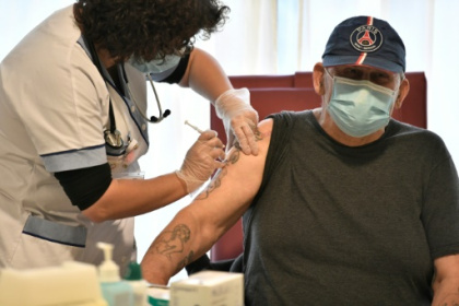 le gouvernement promet d'accélérer la cadence, craintes d'un rebond du virus.jpg