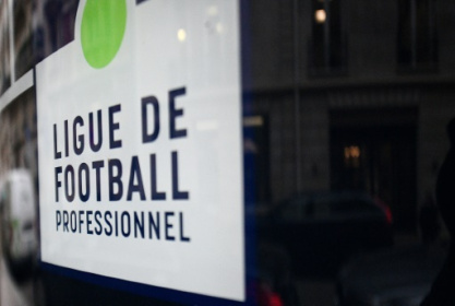En crise, le foot français demande.jpg