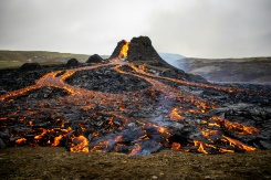 En Islande, l'éruption volcanique devient l'attraction du moment.jpg