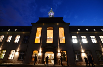 Macron remplace l'ENA par un.jpg