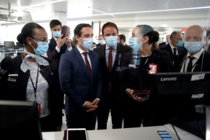 La France expérimente un pass sanitaire avant d'embarquer dans les avions.jpg