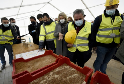 une ferme géante d'insectes édifiée en Picardie.jpg