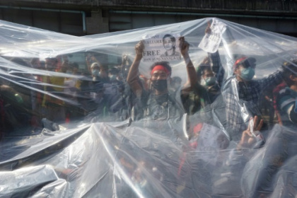 Ces 100 jours où la Birmanie a plongé dans le chaos.jpg