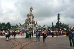 Disneyland Paris qui n'ouvrira que le 17 juin s'attelle aux derniers préparatifs.jpg