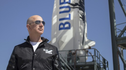 A bord de sa fusée, Jeff Bezos va s'envoler à son tour vers l'espace.jpg