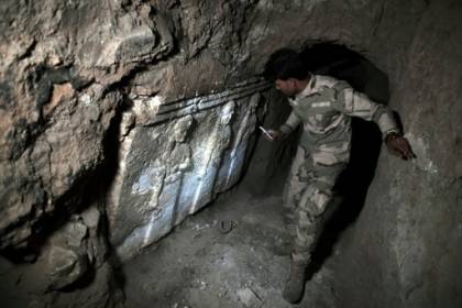 Graft and security issues feed the trade in Iraq's past.jpg Graft and security issues feed the trade in Iraq's past.jpg
