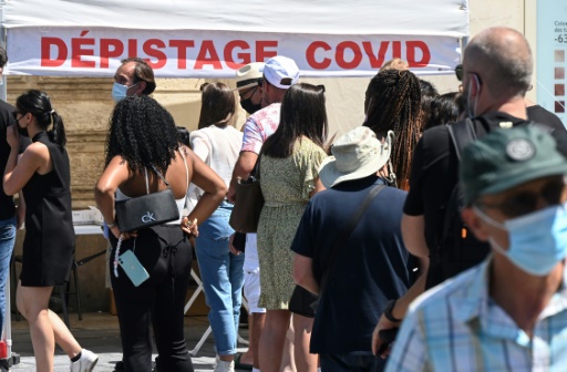 Tests Covid payants et vaccination obligatoire : double tour de vis vendredi