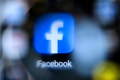 Facebook announces 10,000 EU jobs to build 'metaverse'