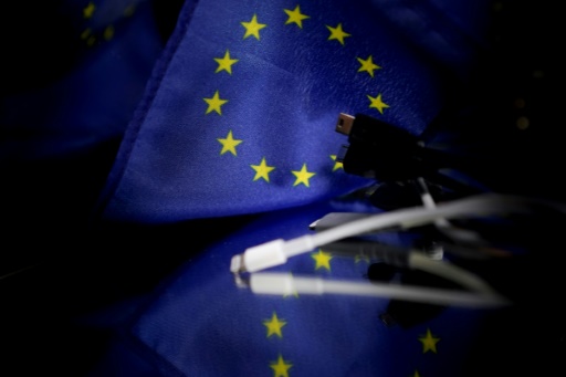 L'UE veut imposer un chargeur unique pour smartphones, au grand dam d'Apple