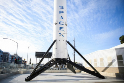 SpaceX to launch private, all-civilian crew into Earth orbit.jpg SpaceX to launch private, all-civilian crew into Earth orbit.jpg