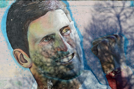 Expulsé d'Australie, Djokovic atterrit à Dubaï, l'Open débute à Melbourne