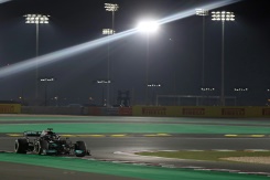 Hamilton cruises in Qatar to maintain title momentum