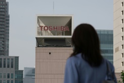 Toshiba to split business into three: report