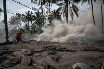 Indonesia volcano eruption death toll rises to 14.jpg Indonesia volcano eruption death toll rises to 14.jpg