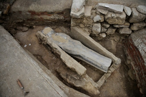 Les entrailles de Notre-Dame ont livré un mystérieux sarcophage de plomb