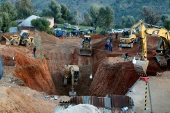 Morocco rescuers dig for boy trapped in well.jpg Morocco rescuers dig for boy trapped in well.jpg