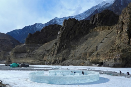 Chainsaws, ice and a sauna in India's frozen north.jpg Chainsaws, ice and a sauna in India's frozen north.jpg
