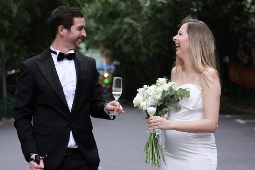 L'amour aux temps du Covid : des confinés se marient à Shanghai