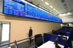 Sri Lanka shares plunge as Buddhist leaders ask govt to resign.jpg Sri Lanka shares plunge as Buddhist leaders ask govt to resign.jpg