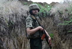 Ukrainian, Russian forces fight for.jpg Ukrainian, Russian forces fight for.jpg